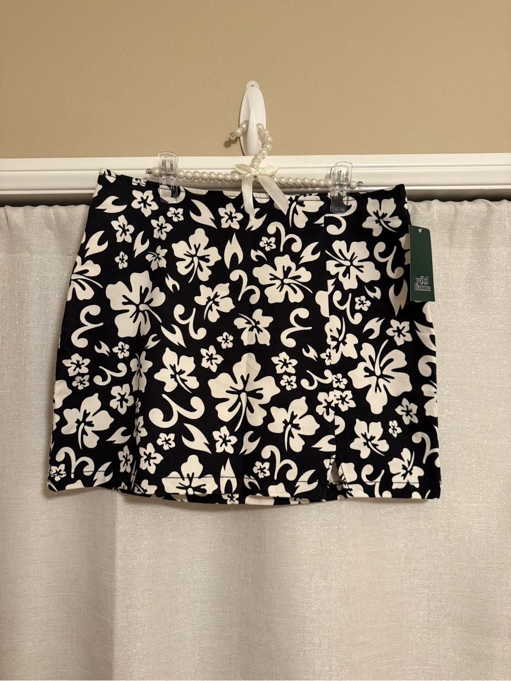 wild fable Black & White Hibiscus Floral Mini Skirt
